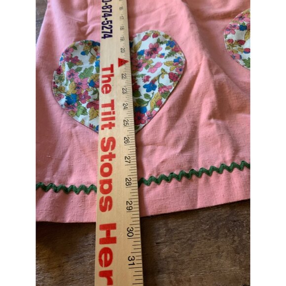 Vtg Handmade Red Apron with 2 Floral Heart Pockets - Picture 2 of 5